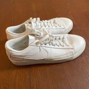 Nike low blazer size 8